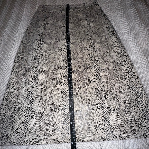 Women's pencil skirt with snakeskin pattern by Fate - Size M - Picture 7 of 9